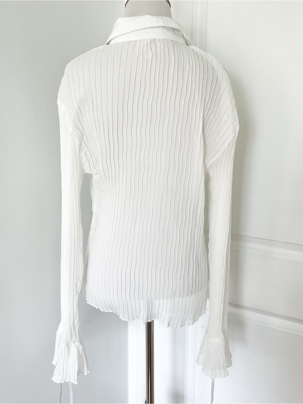 Semi Sheer White Pleated Button-Front Shirt with Snap Details - Small - Picture 4 of 5